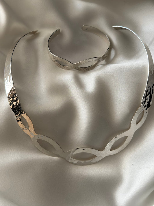 Gargantilla Martillada + Brazalete Martillado (The Hammered Set)