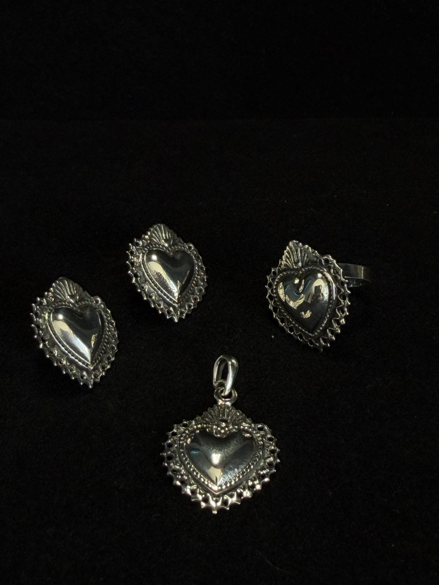 Conjunto Sagrado Corazón Clásico — Sacred Heart Ring, Earrings & Pendant Set | 925 Sterling Silver