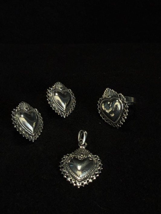 Conjunto Sagrado Corazón Clásico — Sacred Heart Ring, Earrings & Pendant Set | 925 Sterling Silver